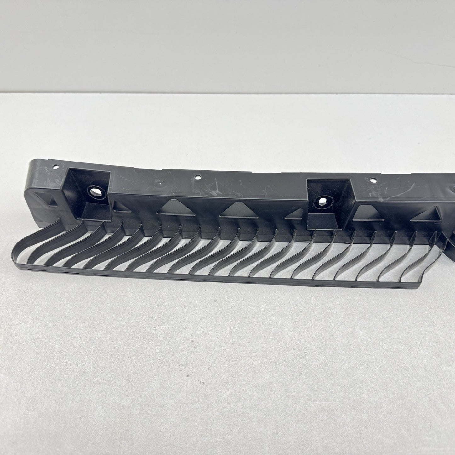 22-25 VOLKSWAGEN GOLF R MK8 REAR CENTER BUMPER BRACKET SUPPORT MOUNT OEM