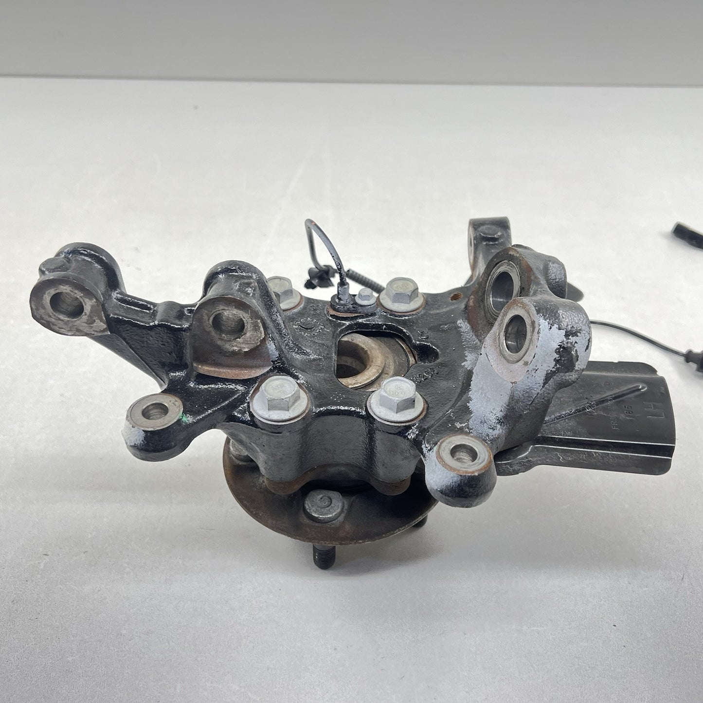 24-25 FORD MUSTANG PERFORMANCE PACK LEFT FRONT SPINDLE KNUCKLE HUB BEARING OEM