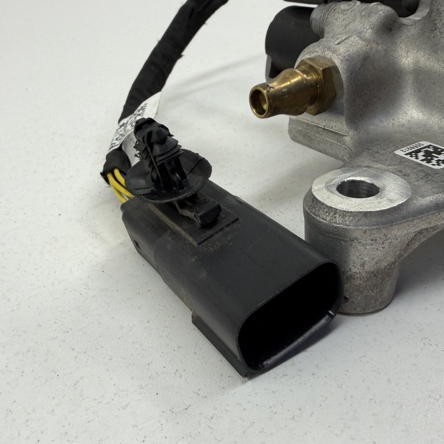 2022-2024 Rivian R1S R1T Rear Hydraulic Suspension Valve Block PT00003133-G OEM