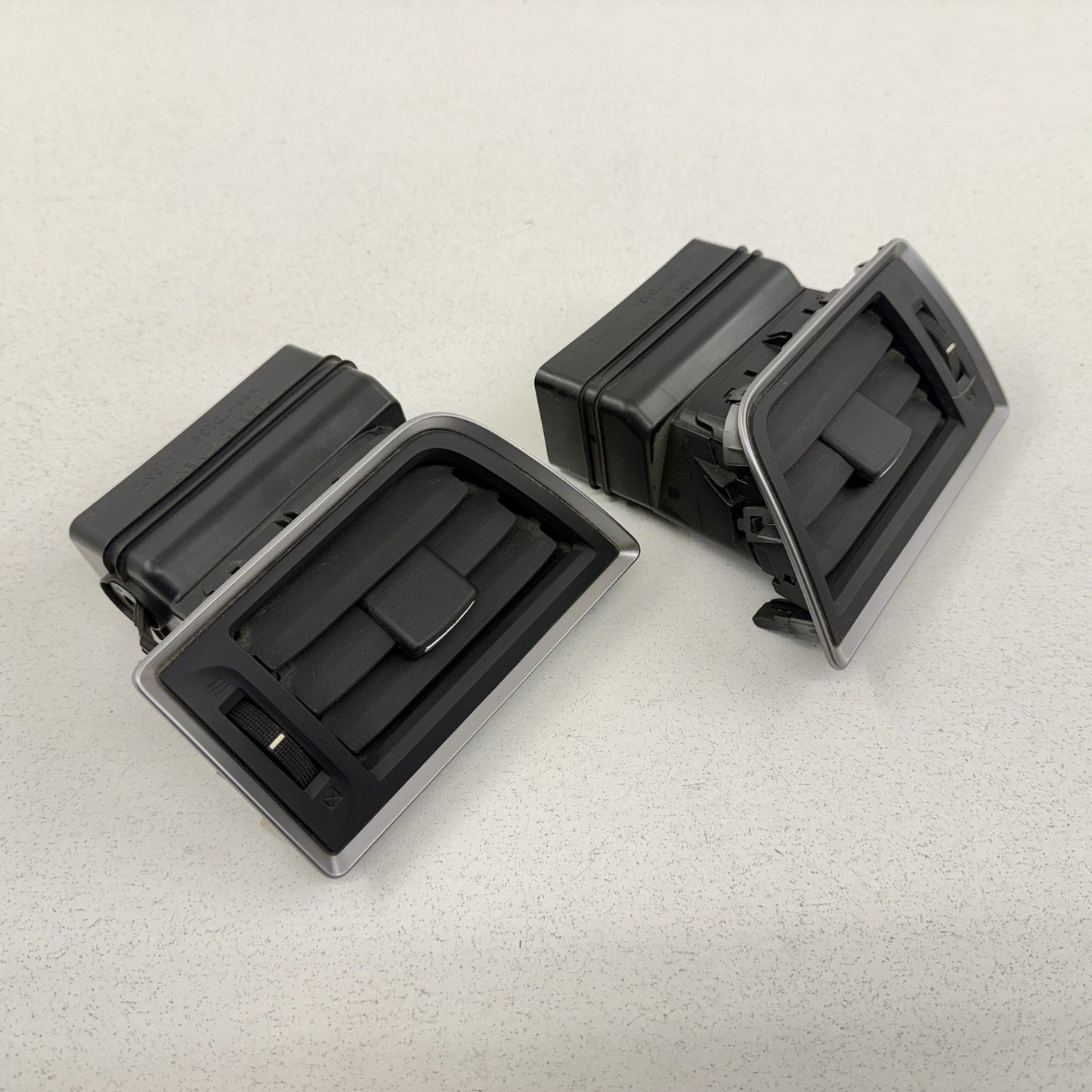 15-19 Subaru Outback Front Outer Dash Air Vent Pair Left & Right OEM
