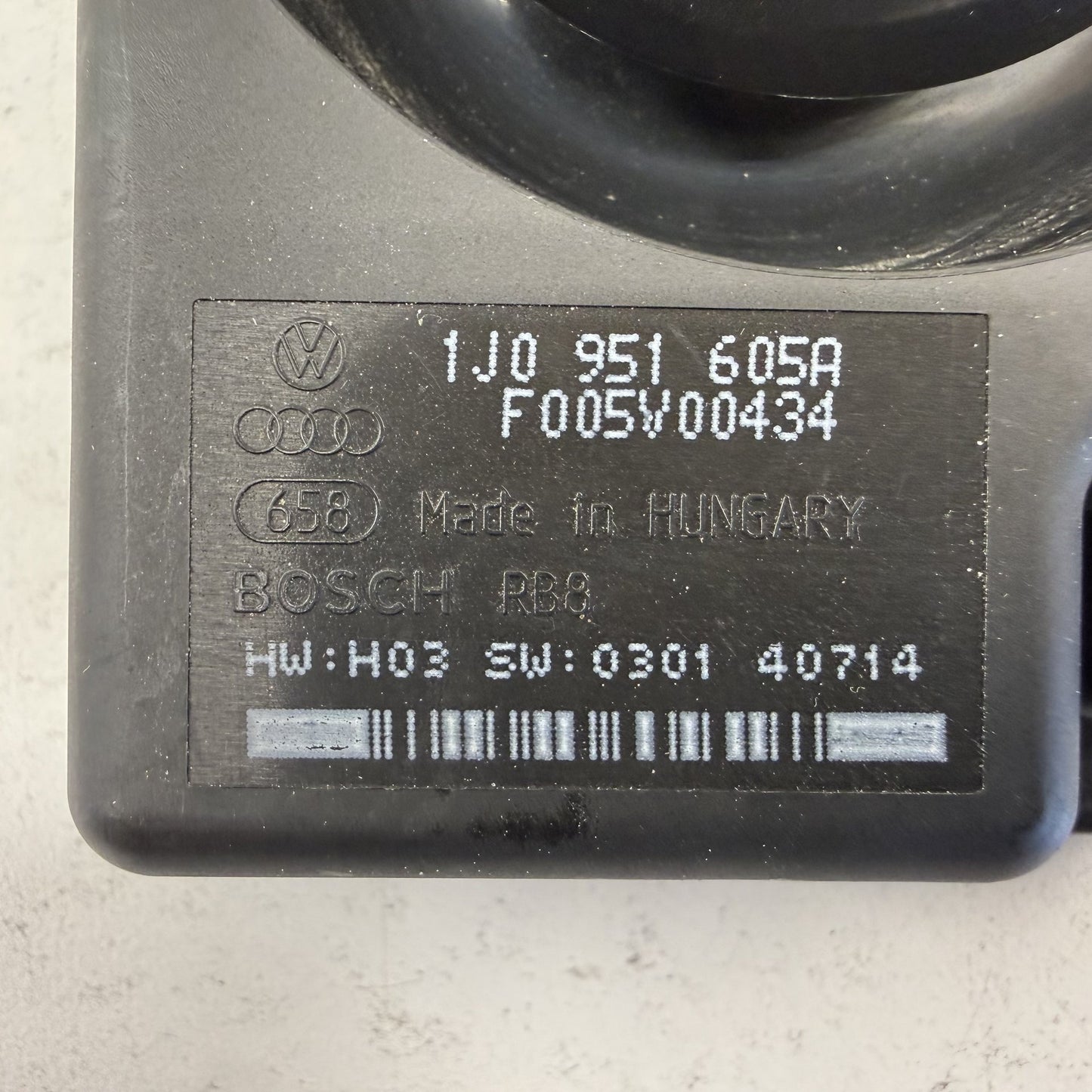 2014-2018 Bentley Flying Spur Anti Theft Alarm Siren Horn 1J0951605A OEM