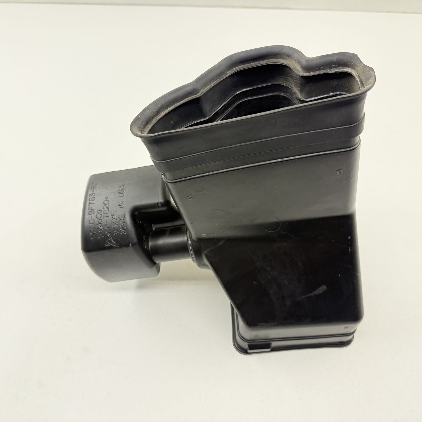 2015-2017 Ford Mustang GT Air Cleaner Box Air Intake Tube Duct FR3C-9F763-BC OEM