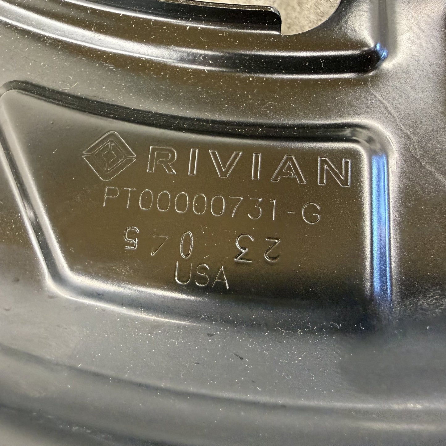 2022-2024 Rivian R1S R1T Driver Left Rear Spindle Knuckle Hub Wheel Bearing OEM
