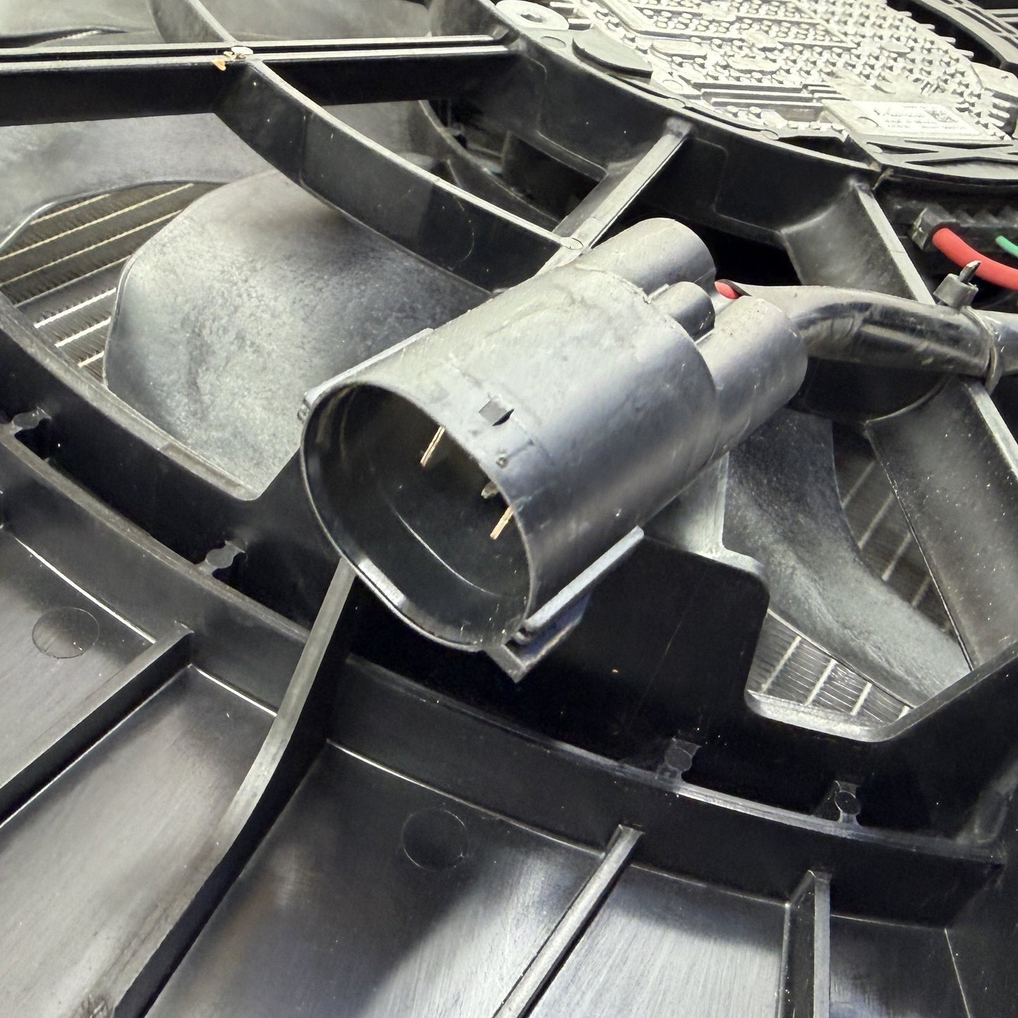 2022-2024 Rivian R1S R1T Radiator Condenser Fan W/ Active Shutter Assembly OEM