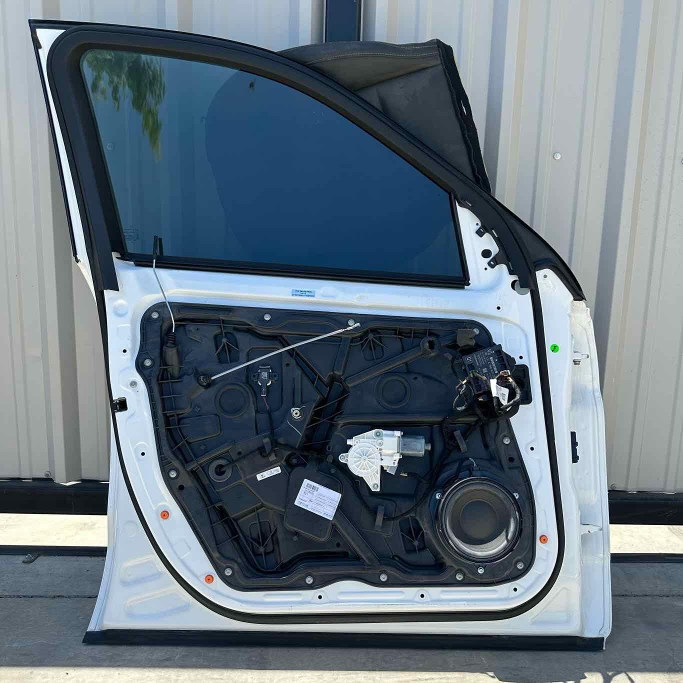 13-16 MERCEDES GL350 X166 DRIVER LEFT FRONT DOOR COMPLETE WITH GLASS WHITE OEM