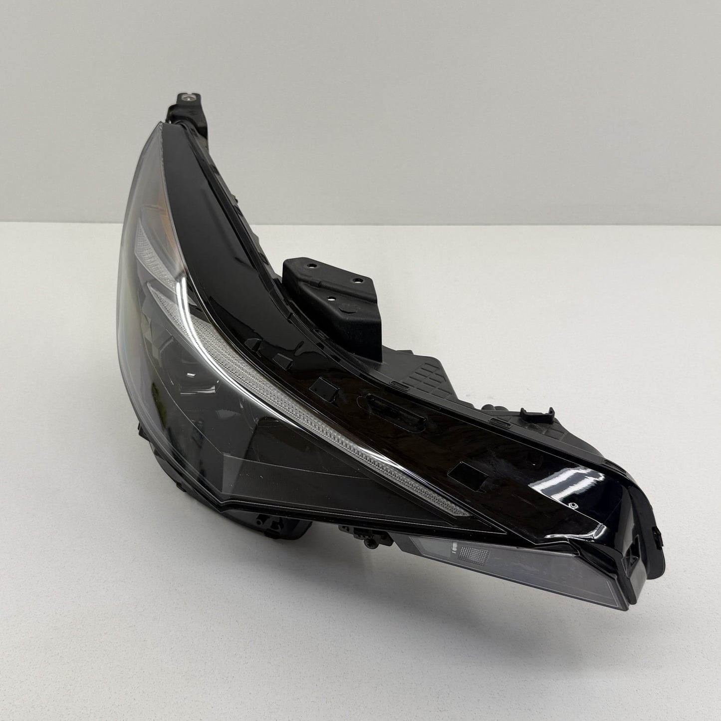 2022-2023 Hyundai Elantra N Passenger Right Front Headlight Lamp 92102-IB040 OEM
