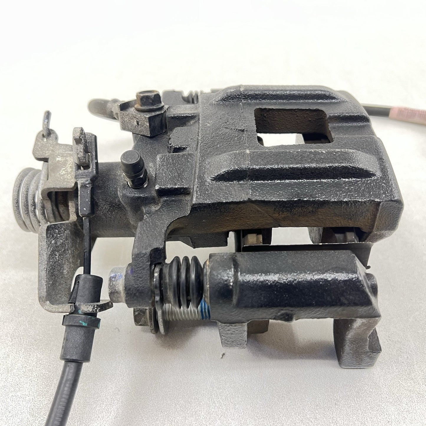 15-23 FORD MUSTANG GT LEFT REAR CALIPER BRAKE WITH BRAKE CABLE FR3C-2K328-CS OEM