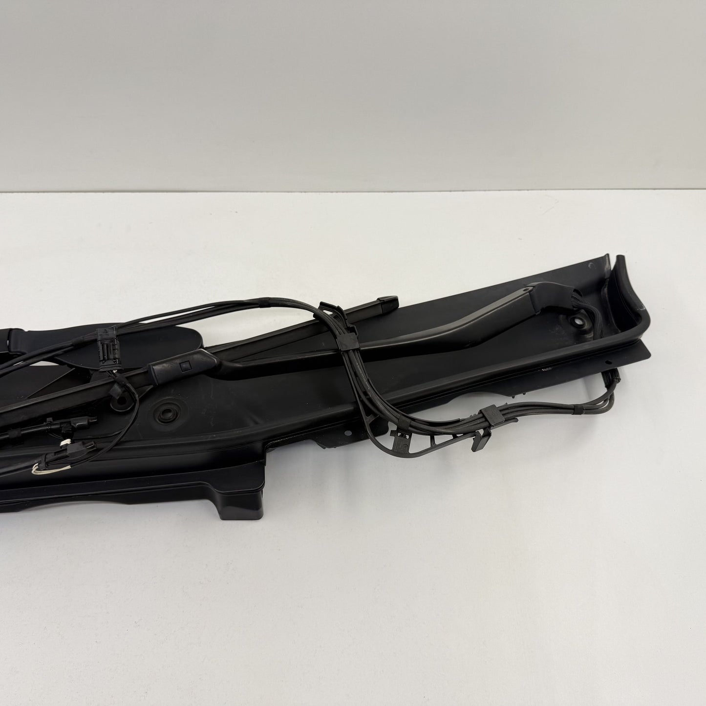 2014-2017 Mercedes-Benz S550 W222 Front Windshield Cowl Cover Trim Panel OEM