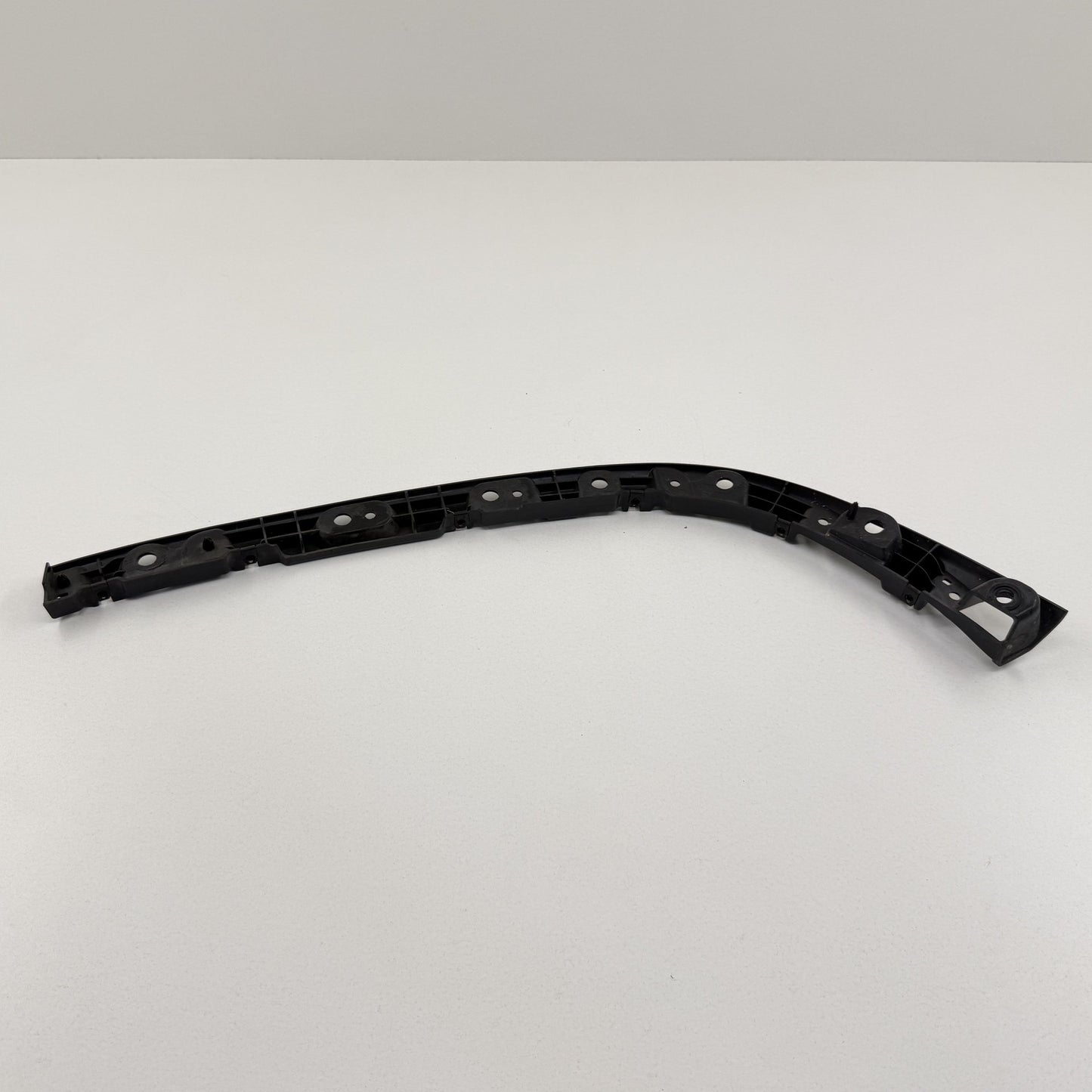 2022-2024 Rivian R1S Right Rear Quarter Fender Flare Bracket PT00015705-G OEM