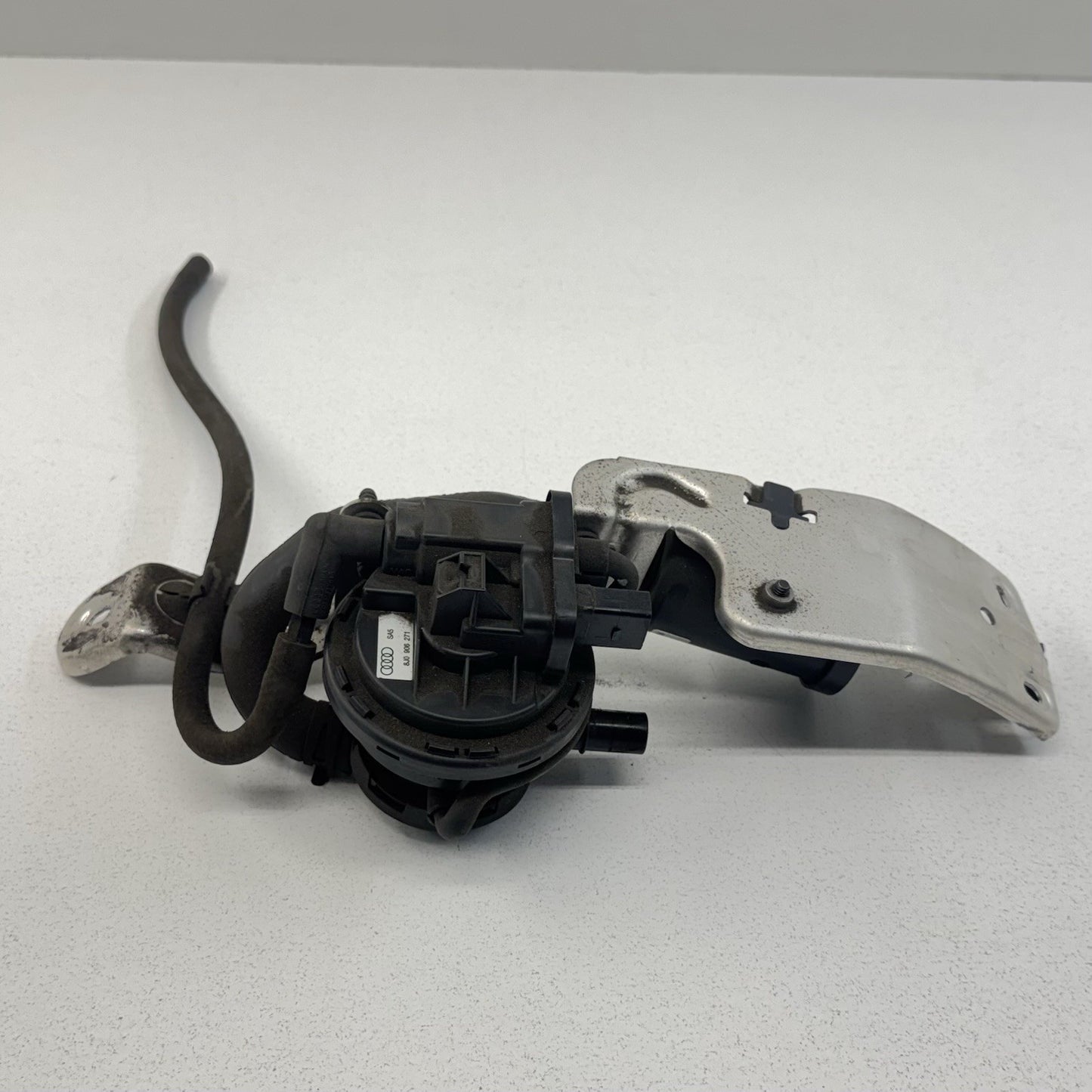 08-15 Audi TT Evap Leak Detection Canister 8J0906271 OEM