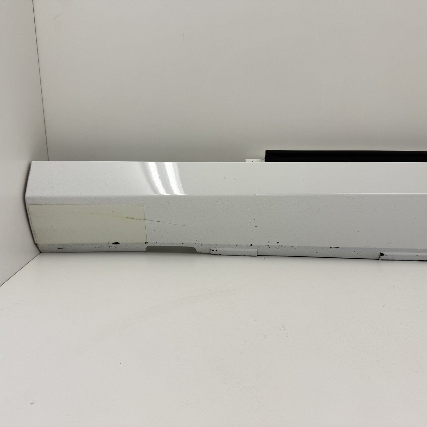 2010-2015 Chevrolet Camaro SS Driver Left Side Skirt Rocker Panel Cover Trim OEM