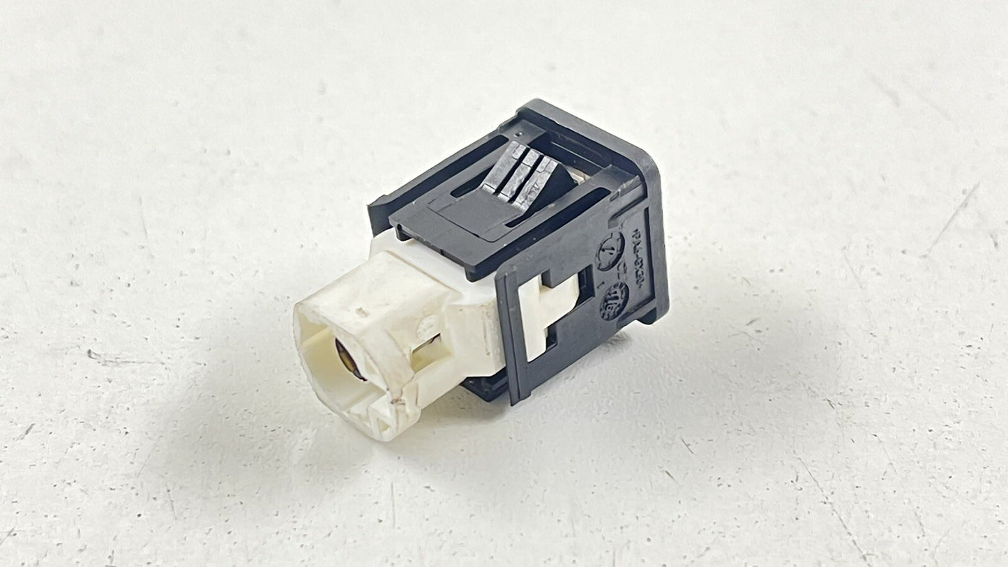 12-19 BMW M5 M6 CENTER CONSOLE USB PORT SOCKET 9229294 OEM