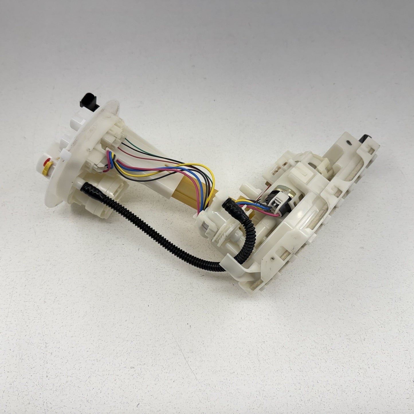 25-26 Toyota Camry Gas Tank Fuel Pump Sending Unit 77020-06741 OEM