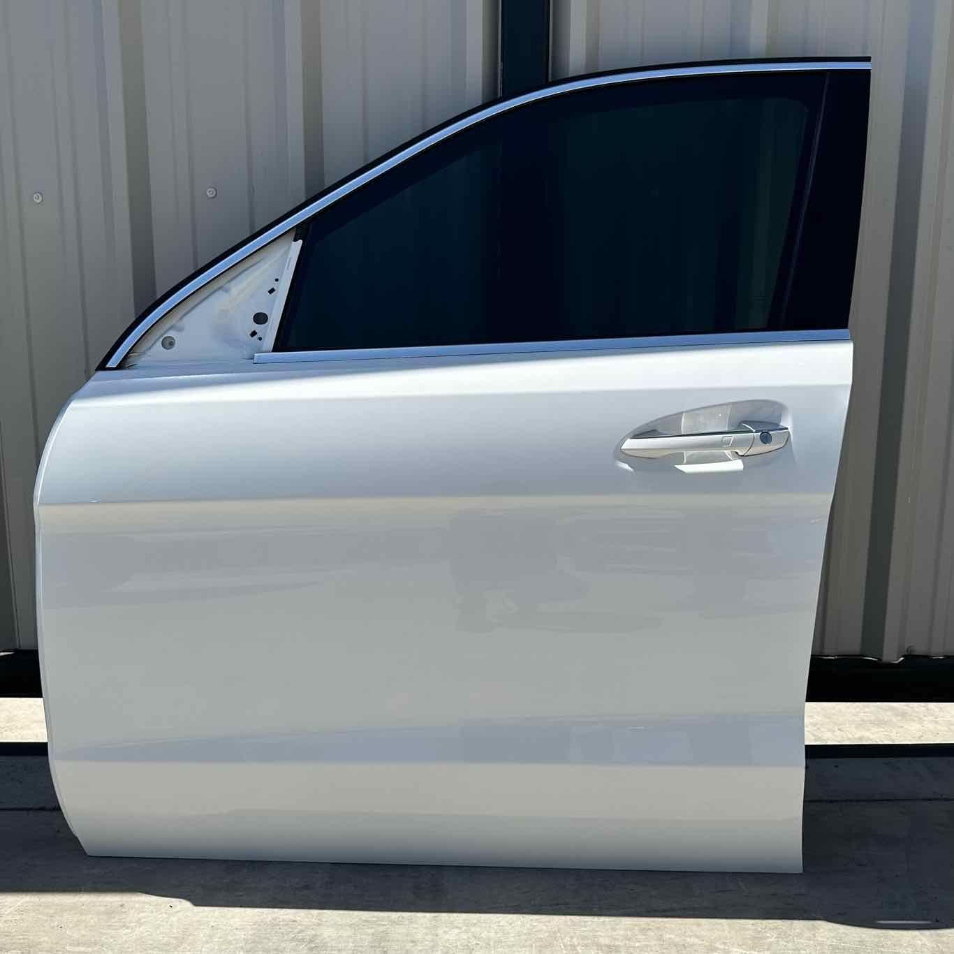 13-16 MERCEDES GL350 X166 DRIVER LEFT FRONT DOOR COMPLETE WITH GLASS WHITE OEM