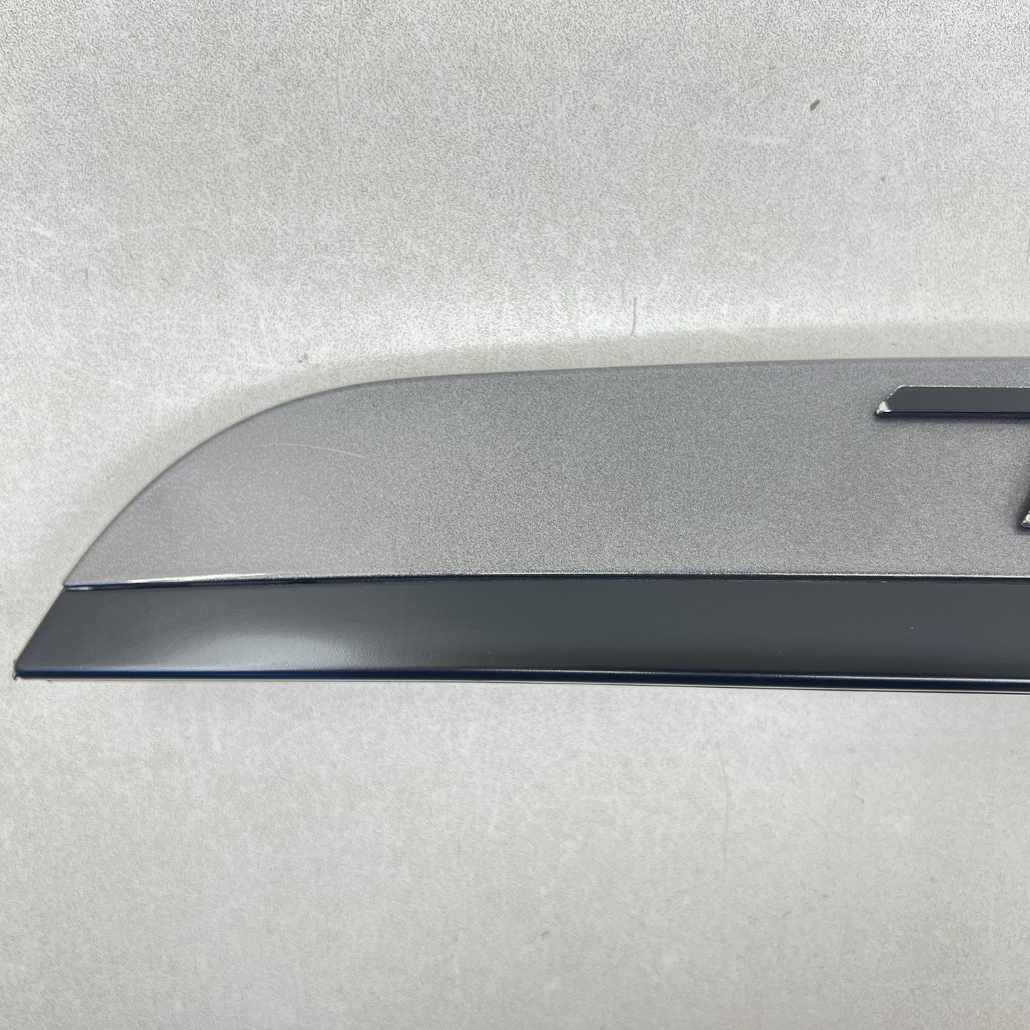 17-24 MASERATI GHIBLI TRUNK GARNISH TRIM LICENSE PLATE LIGHT MOULDING BEZEL OEM