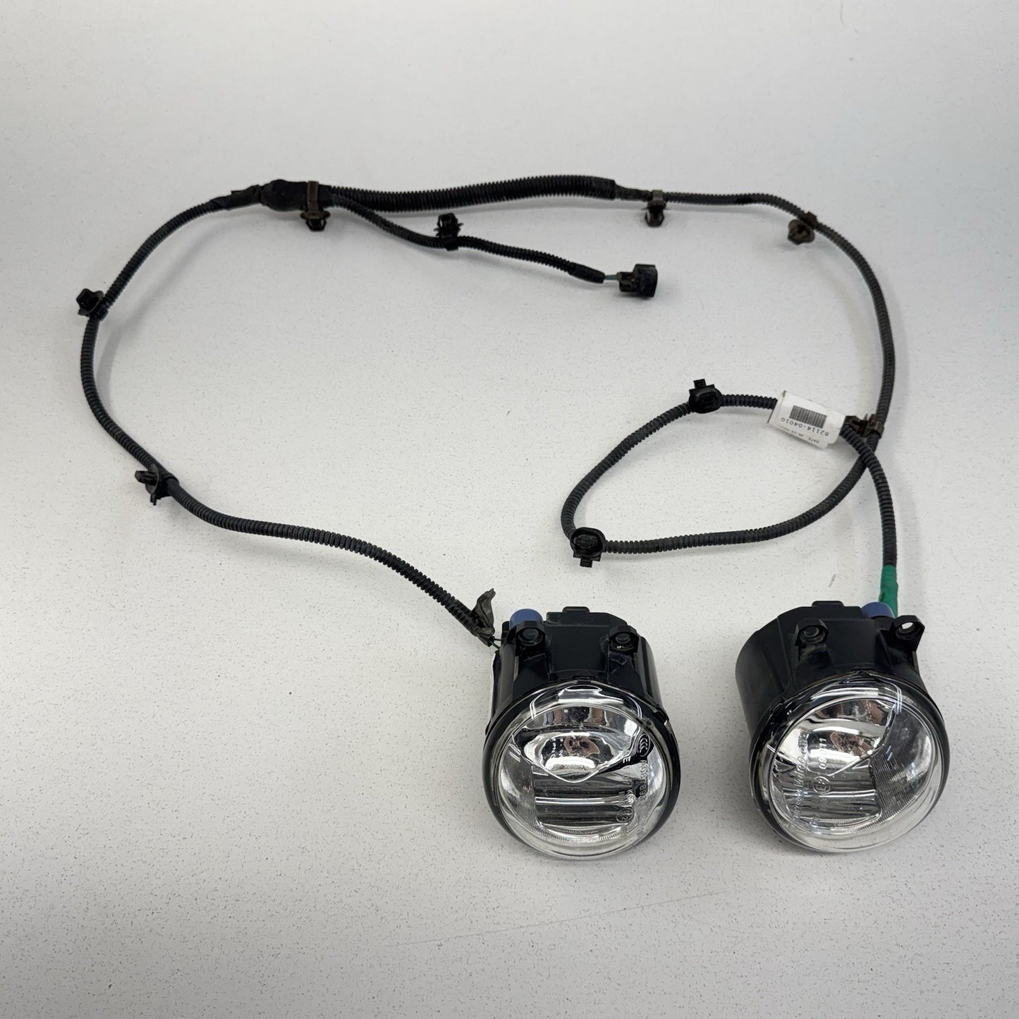 16-19 Toyota Tacoma Front Bumper Fog Lights Pair W/ Wiring Harness OEM