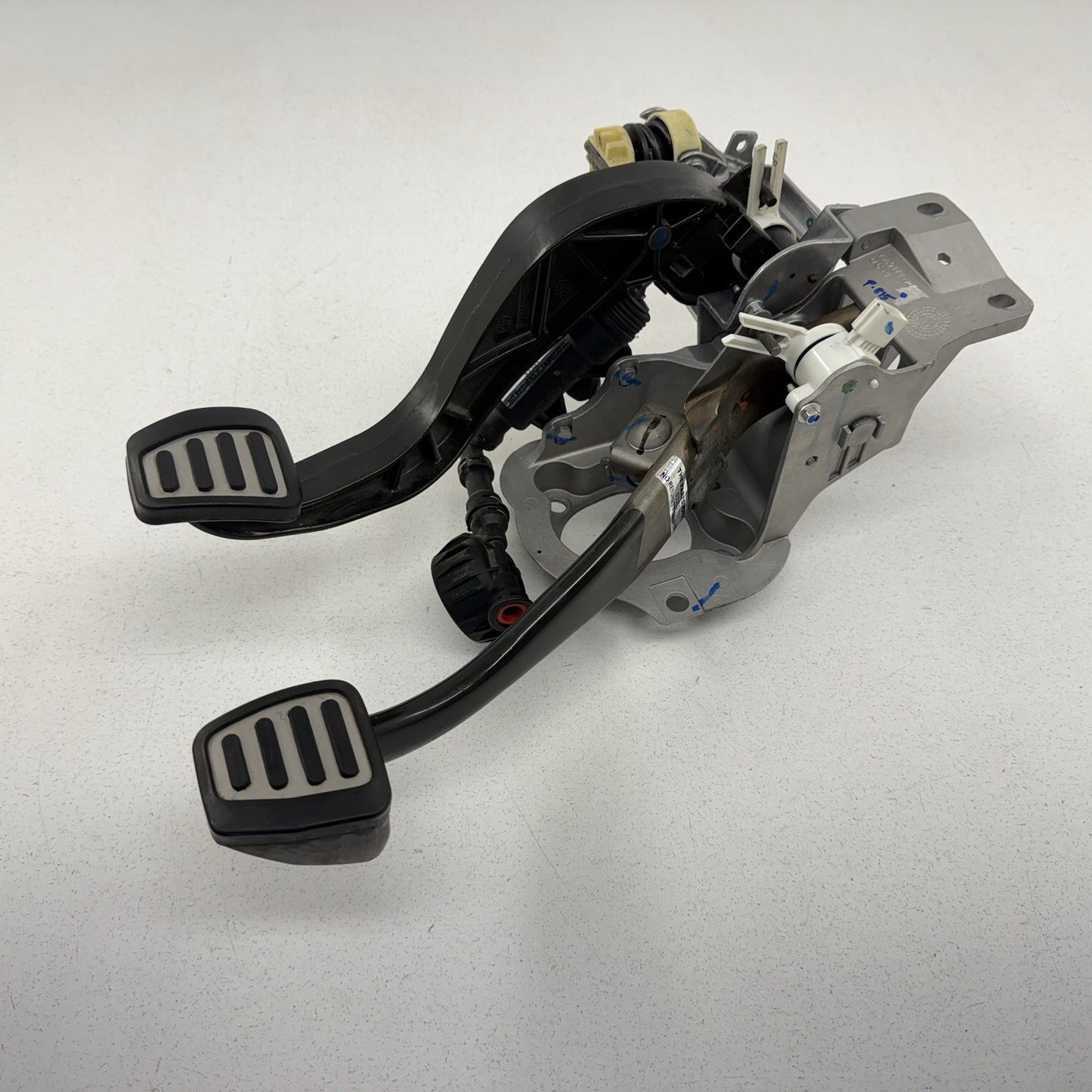 17-24 Chevrolet Camaro ZL1 Manual Transmission Clutch & Brake Pedal Assembly OEM