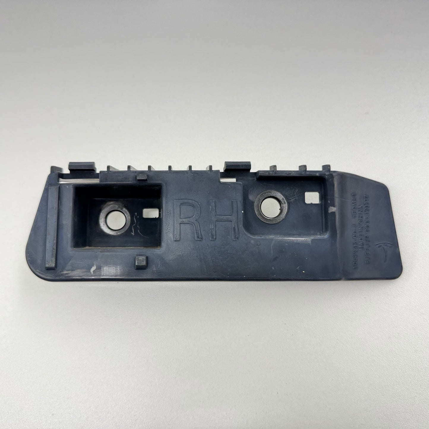 17-23 Tesla Model 3 Passenger Right Rear Bumper Bracket Support Mount Pair OEM