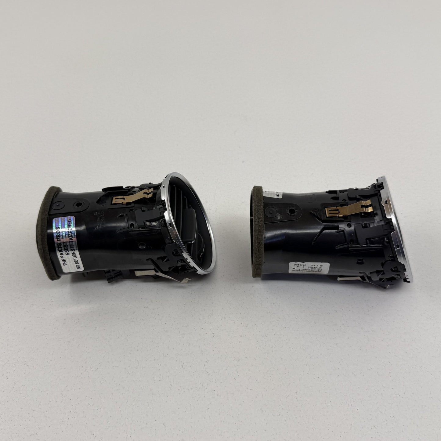 2012-2014 Mercedes C250 W204 Outer Dashboard AC Air Vent Pair Left &amp; Right OEM