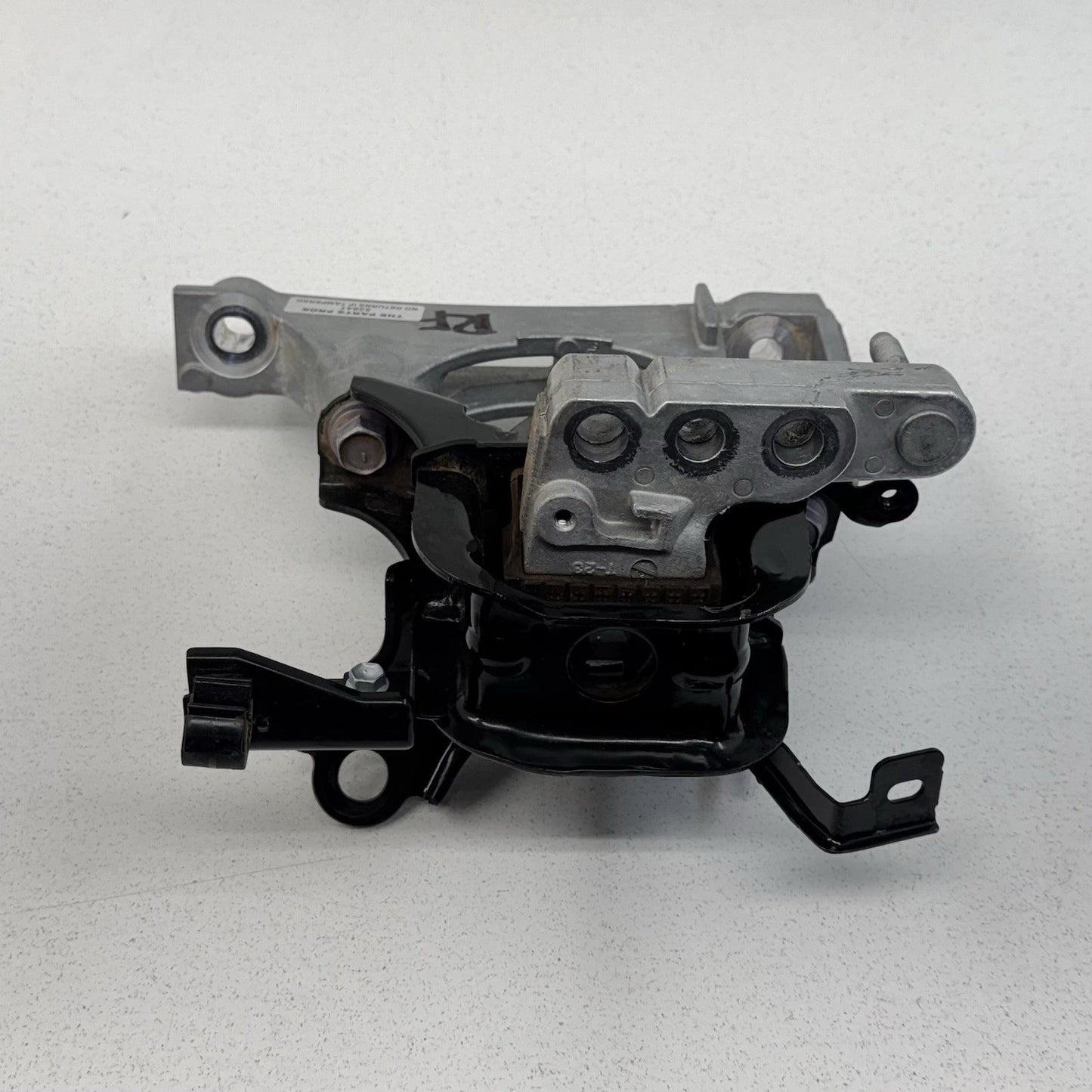 25-26 Toyota Camry Passenger Right Side Motor Engine Mount Support Bracket OEM
