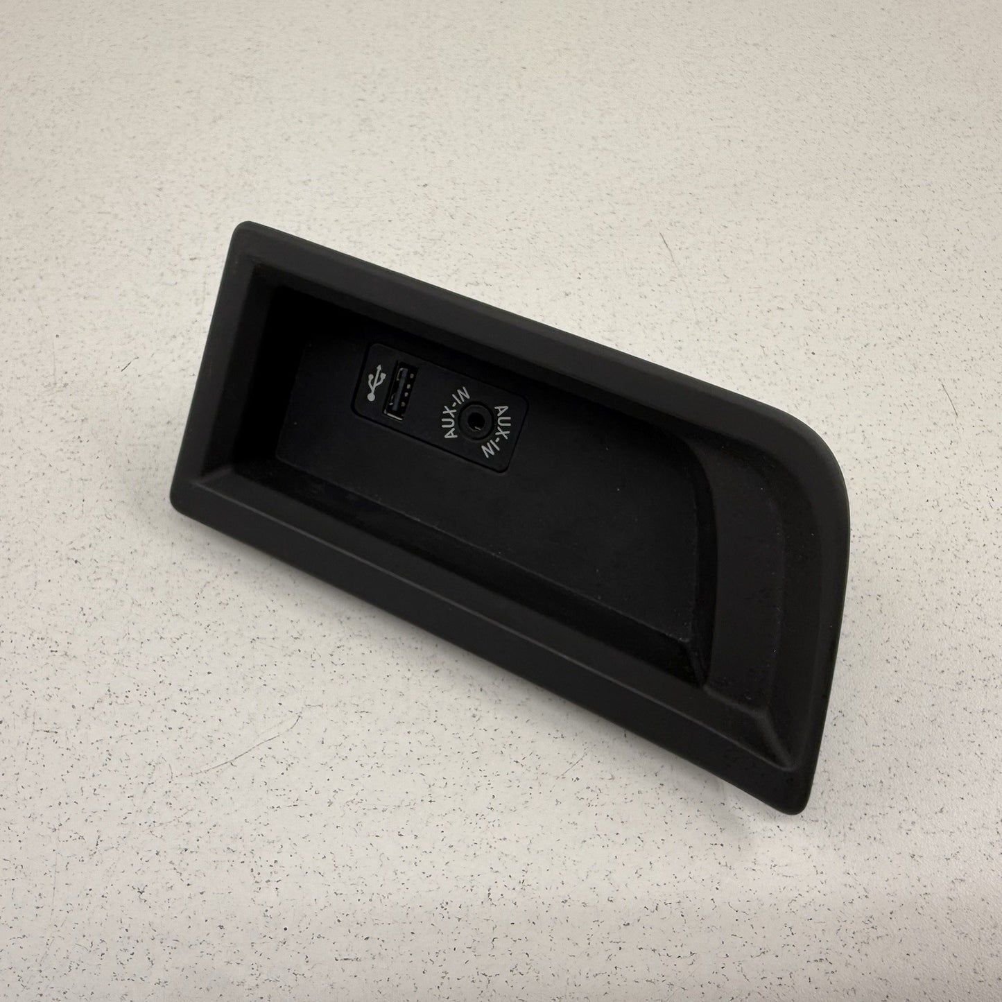 12-18 BMW F30 F80 M3 Center Console AUX USB Jack Port Trim Panel 9207357 OEM