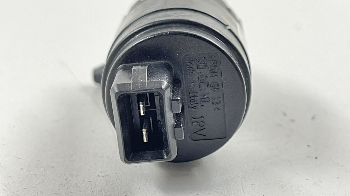 14-22 MASERATI QUATTROPORTE WASHER BOTTLE TANK RESERVOIR PUMP OEM