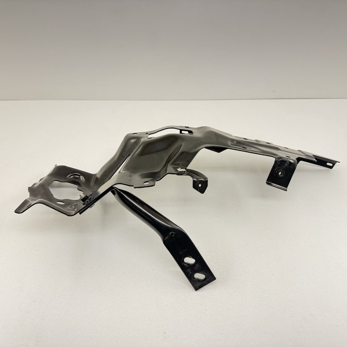24-25 Chevrolet Silverado 2500 3500 Right Front Bumper Impact Bar Bracket OEM