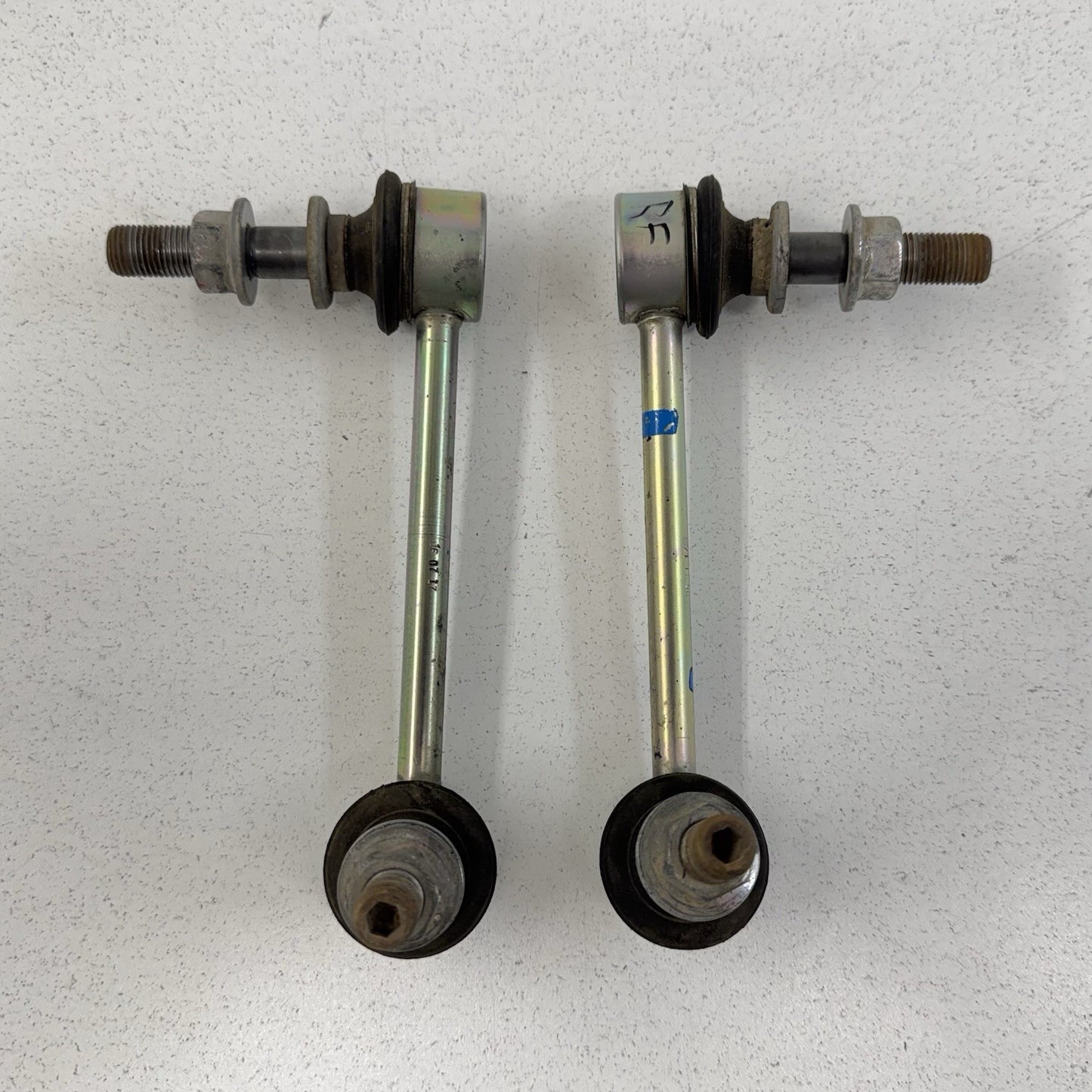 16-23 Toyota Tacoma 4x4 Front Stabilizer Sway Bar End Link Pair OEM
