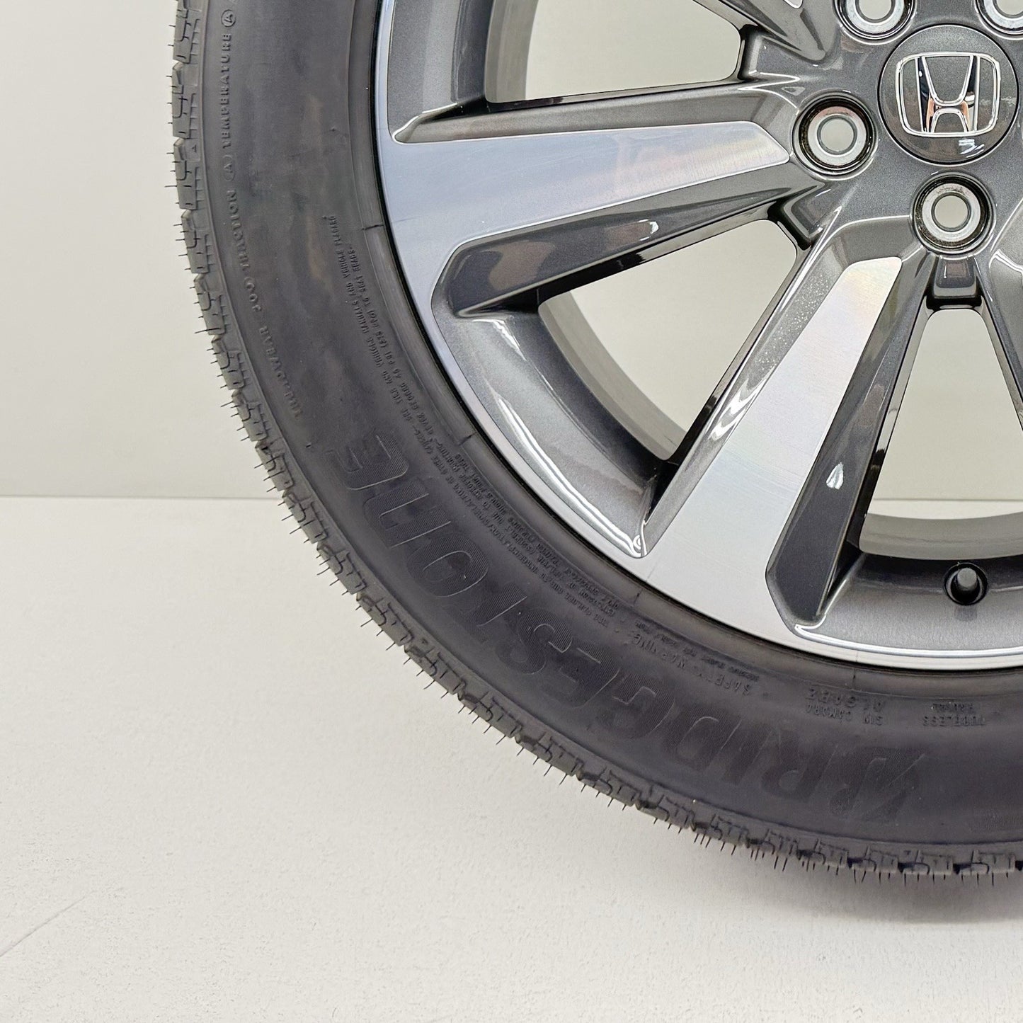 23-25 Honda Pilot Touring 20" 20x8 Wheel Rim W/ Tire 42700-T90-A21 Factory OEM