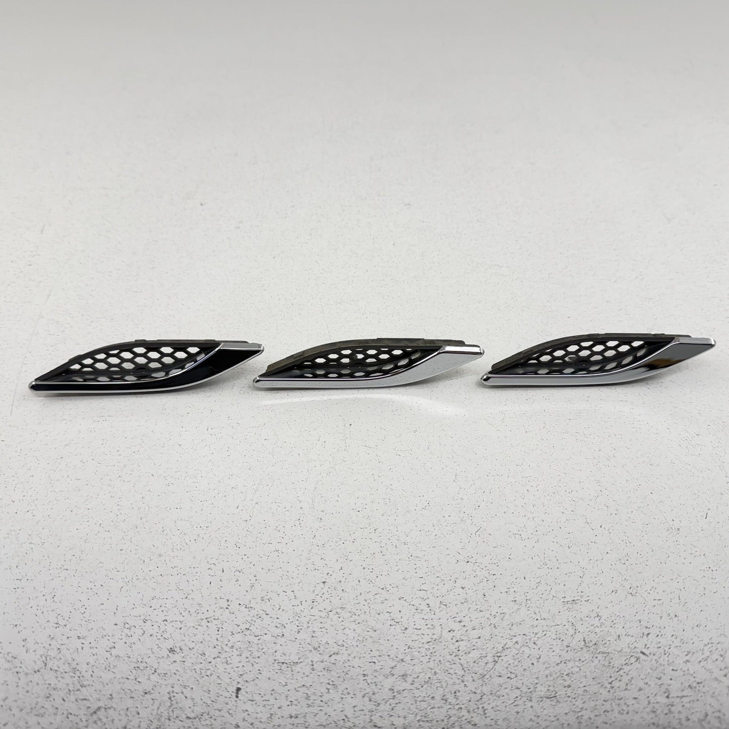 14-24 Maserati Ghibli Passenger Right Front Fender Vent Grill Trim Set OEM