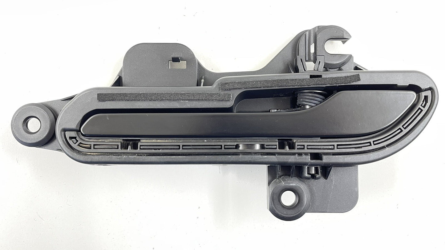 20-23 TESLA MODEL Y DRIVER LEFT FRONT OR REAR DOOR HANDLE BLACK 1528114-10-D OEM