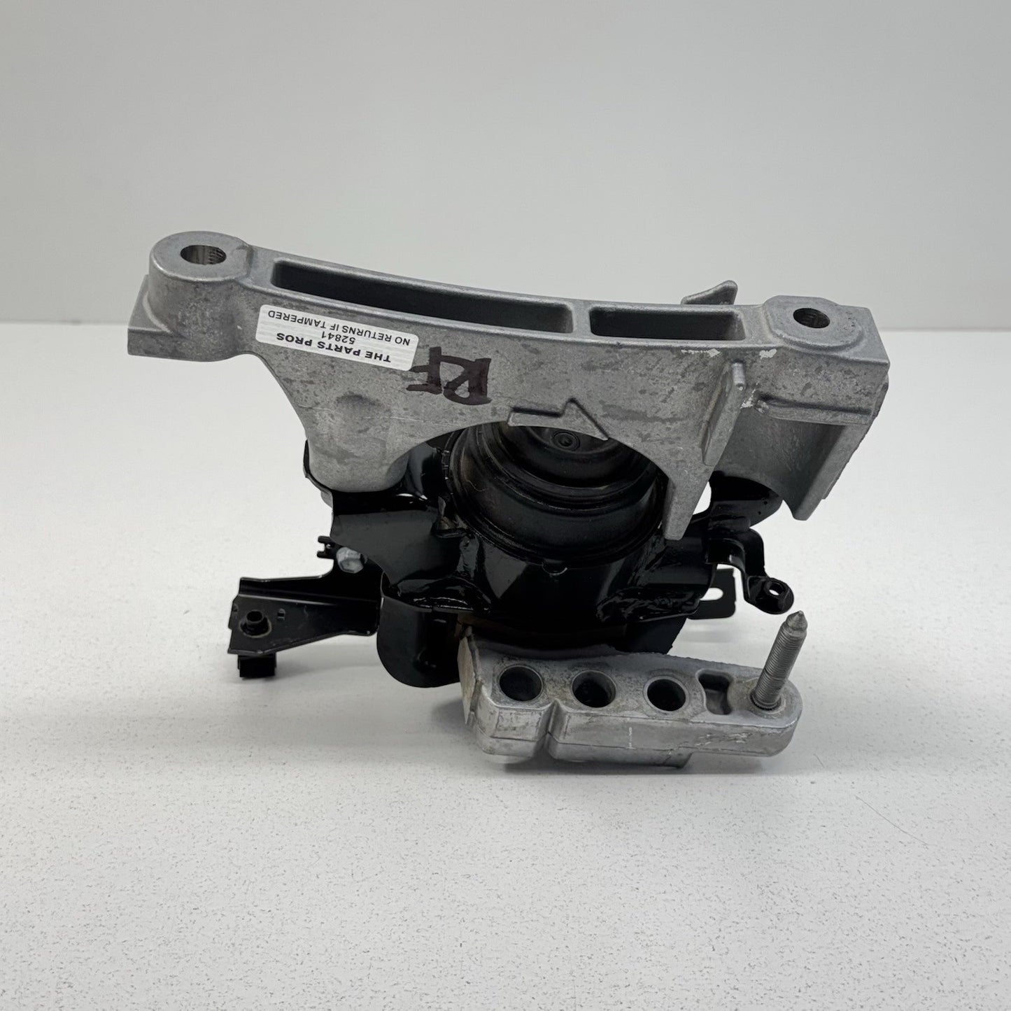 25-26 Toyota Camry Passenger Right Side Motor Engine Mount Support Bracket OEM