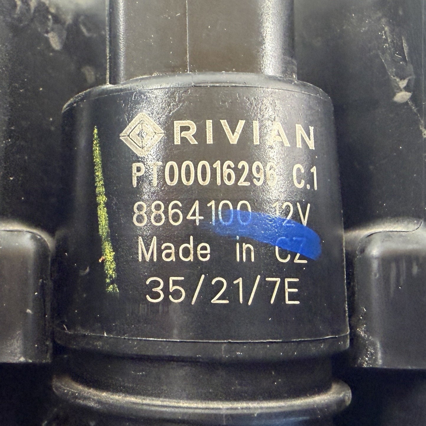 2022-2024 Rivian R1S R1T Windshield Washer Reservoir Tank PT00002057-M OEM