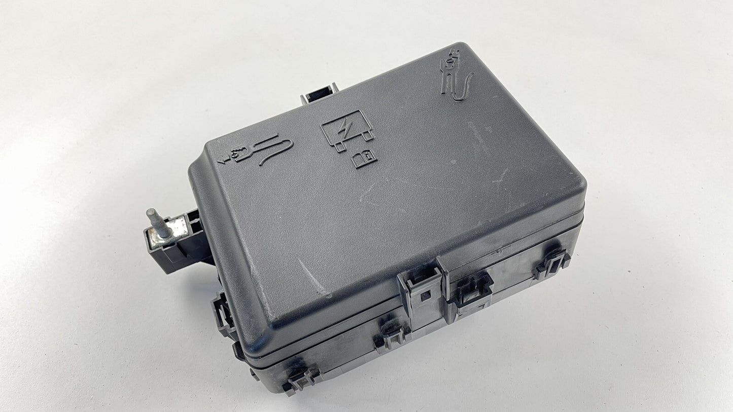 14-15 MASERATI GHIBLI M157 ENGINE BATTERY FUSE RELAY JUNCTION BOX 670008649 OEM