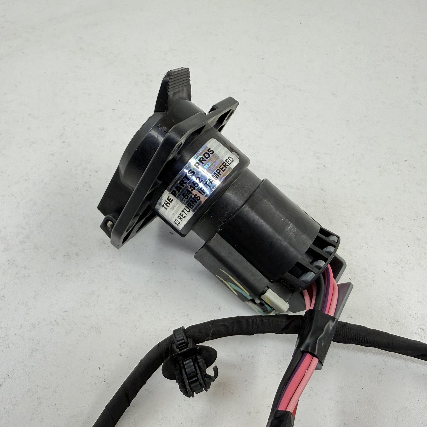 2022-2024 Rivian R1S Rear Trailer Tow Plug Wiring Harness PT00051566-F OEM