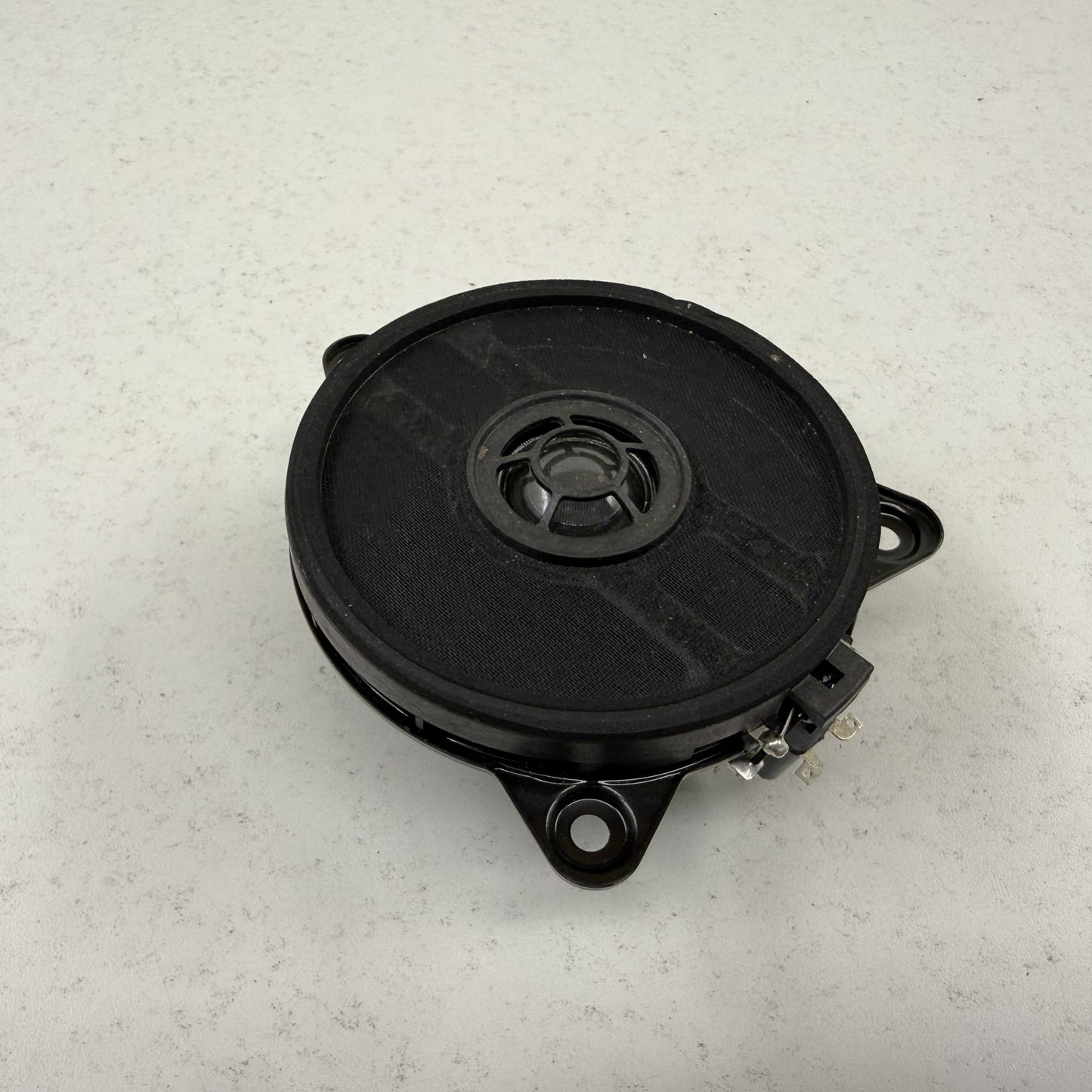 2022-2024 Rivian R1S Rear Quarter Panel Speaker Left Or Right РT00579006-A OEM