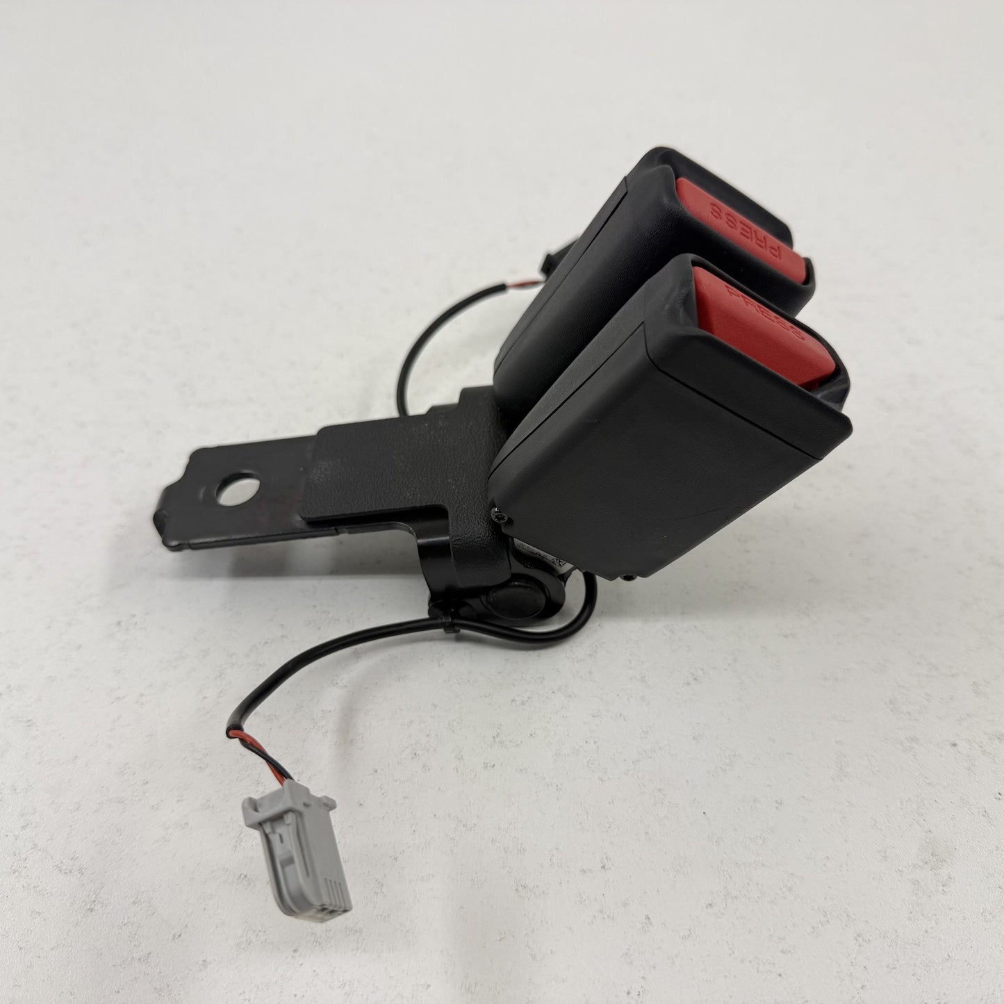 2022-2024 Rivian R1S Rear 3rd Third Row Dual Seat Belt Buckle PT00040140-C OEM