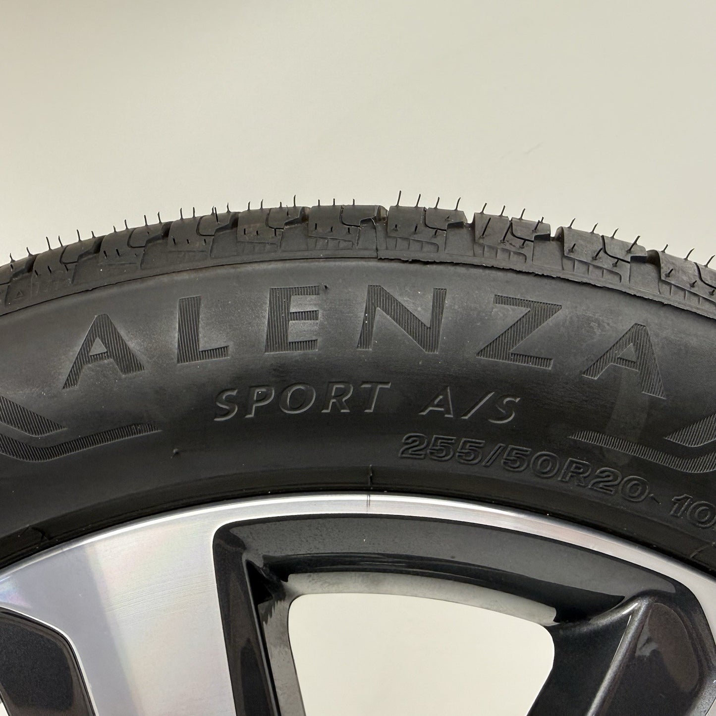 23-25 Honda Pilot Touring 20" 20x8 Wheel Rim W/ Tire 42700-T90-A21 Factory OEM
