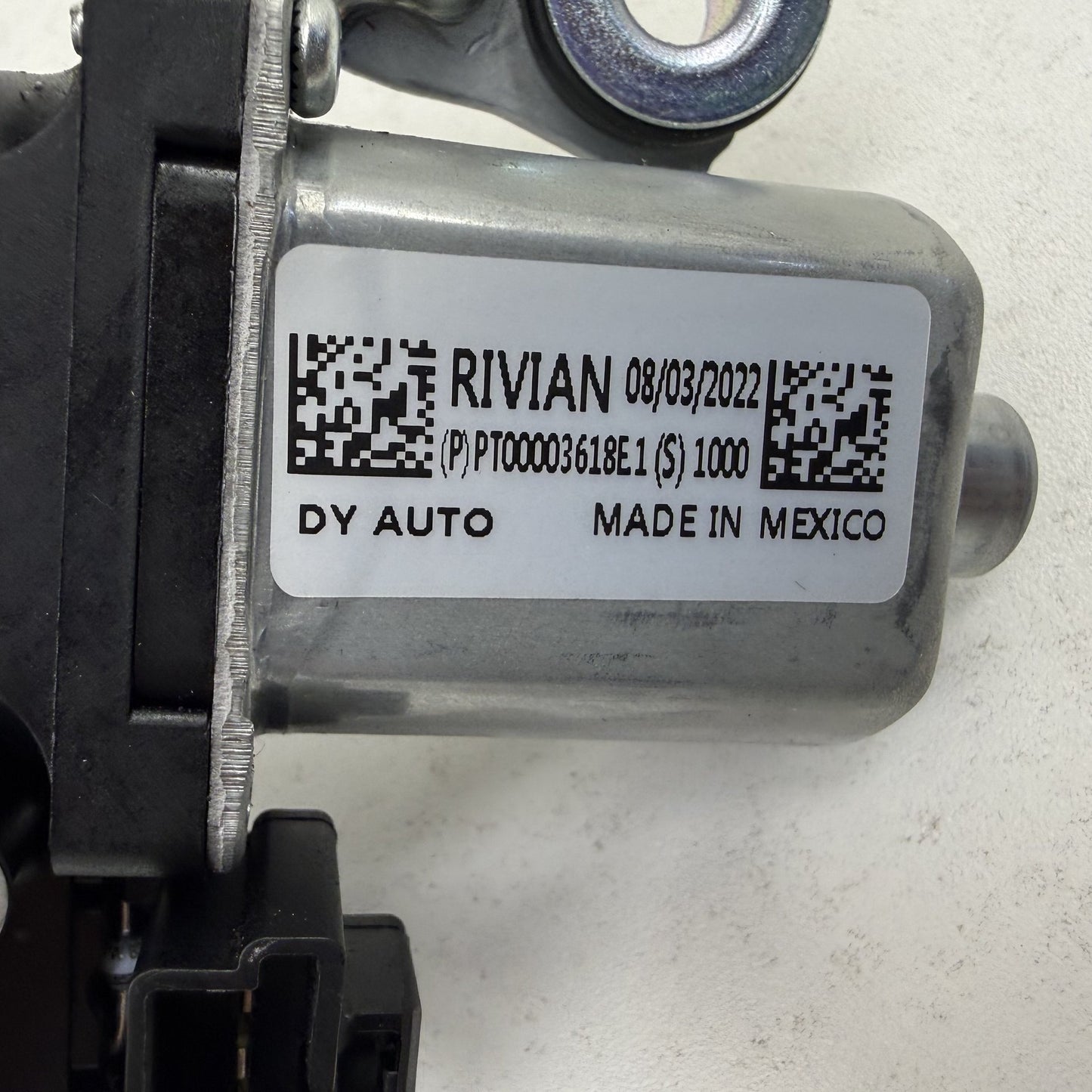 2022-2024 Rivian R1S Rear Tailgate Glass Windshield Wiper Motor PT00003618-E OEM