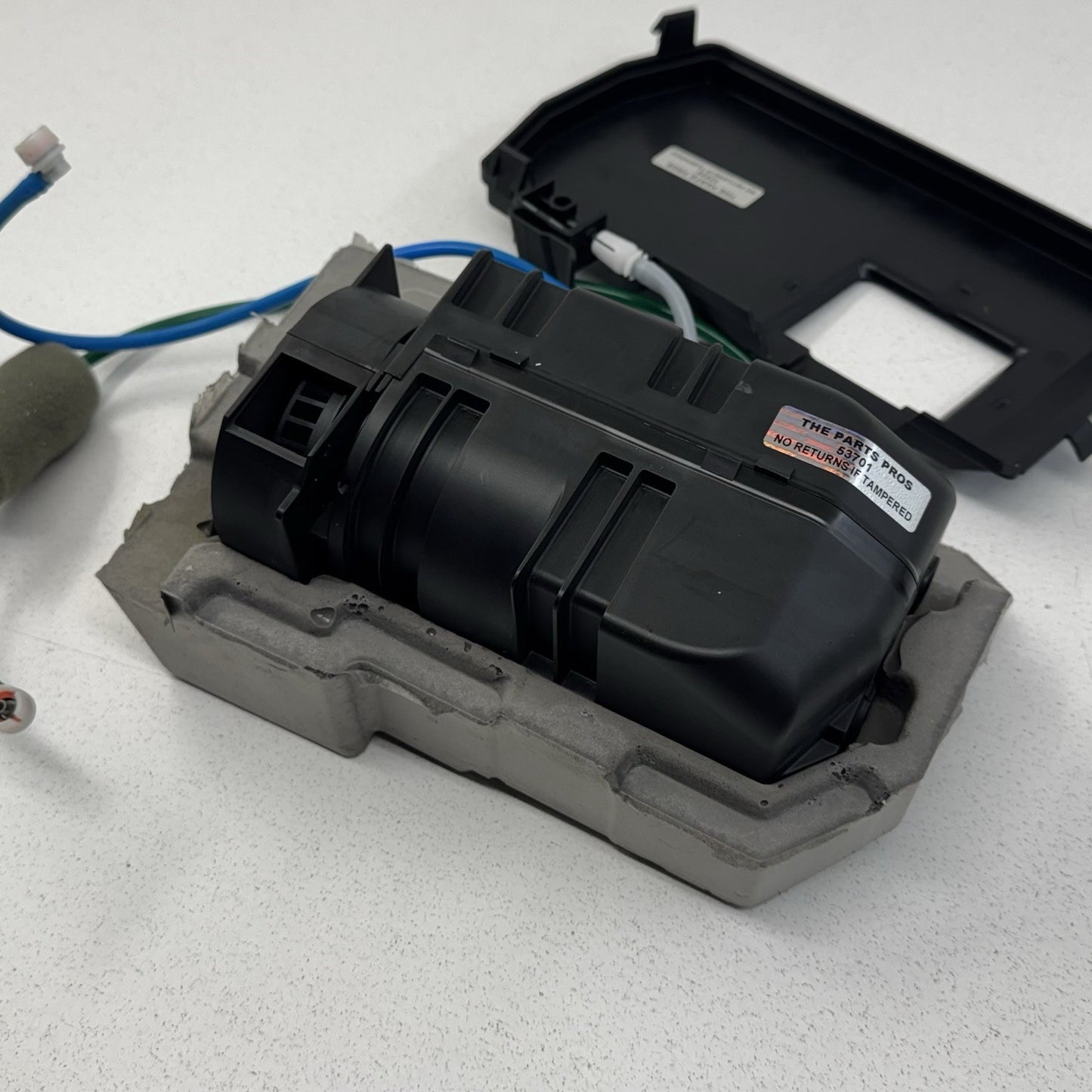 12-18 Mercedes W218 CLS550 Dynamic Seat Vacuum Pump 0008005648 OEM