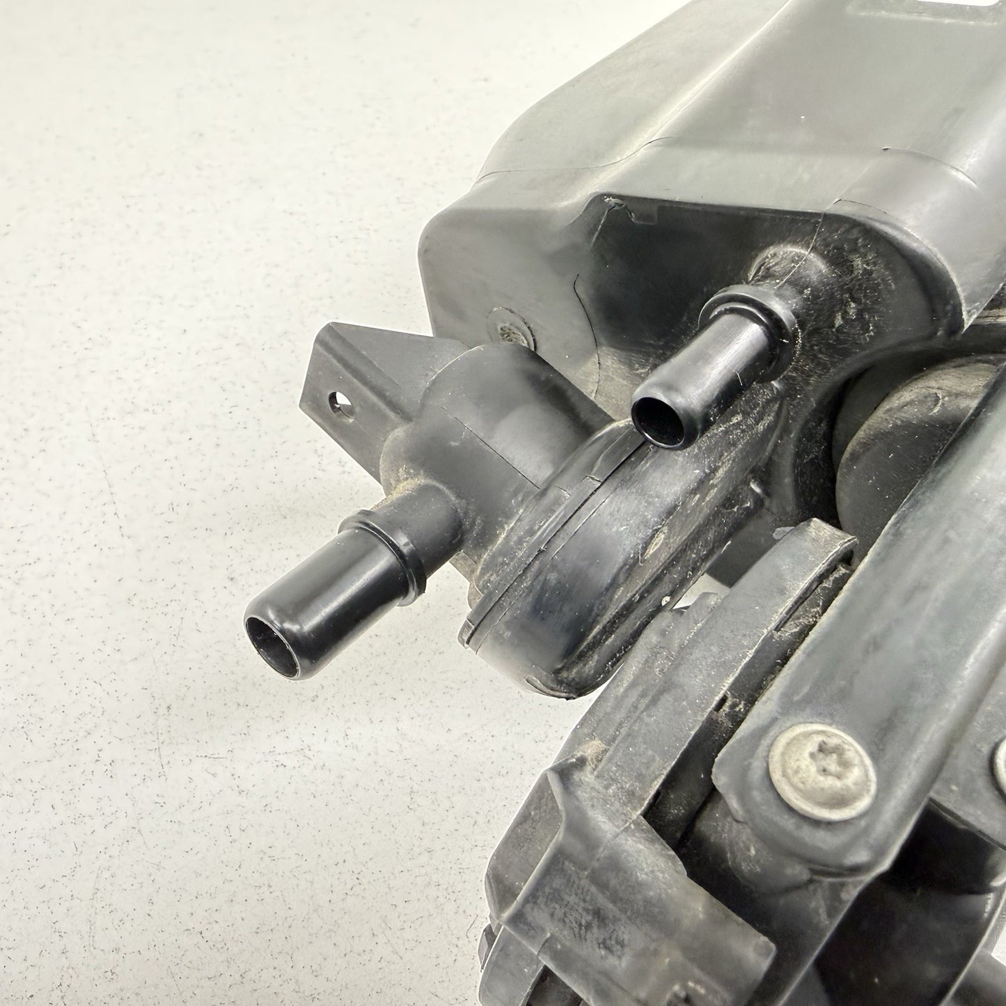 BMW F80 F82 F87 M2 M3 M4 Fuel Evap Vapor Charcoal Emission Canister 7244151 OEM