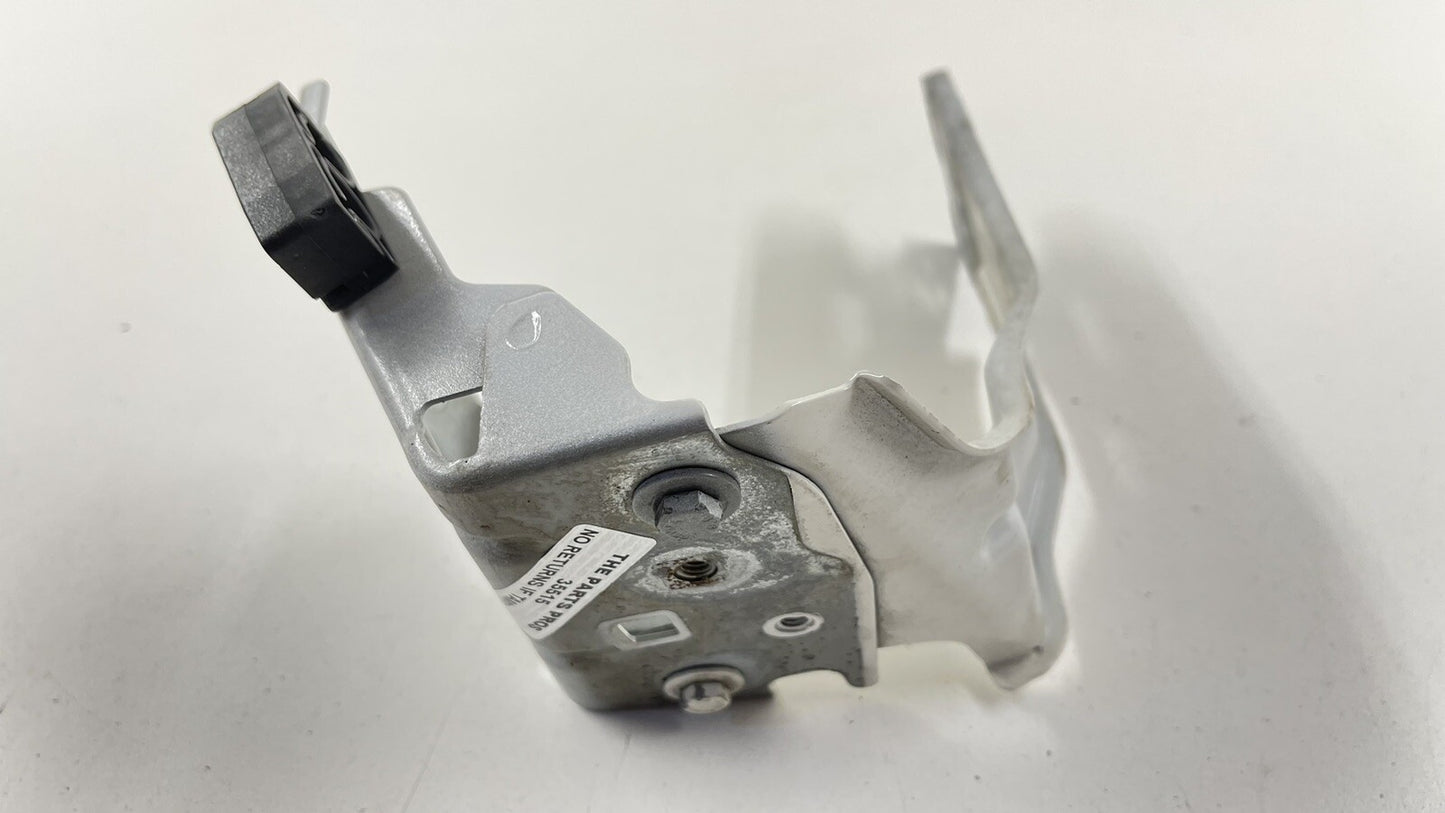 14-23 MASERATI QUATTROPORTE DRIVER LEFT FRONT FENDER BRACKET SUPPORT MOUNT OEM