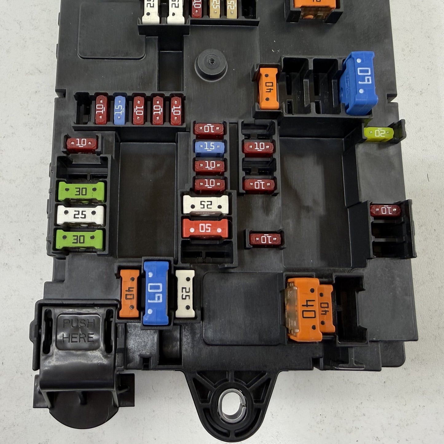 2022-2024 Rivian R1S R1T Right Cabin Fuse Relay Junction Box PT00031577-F OEM