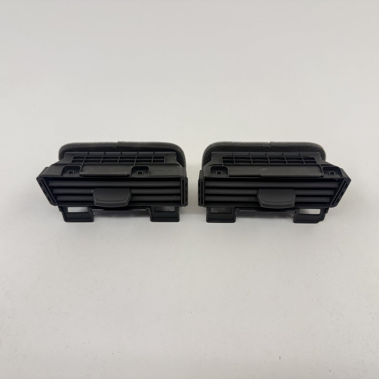2023-2025 Honda Pilot Center Dash AC Air Vent Pair OEM