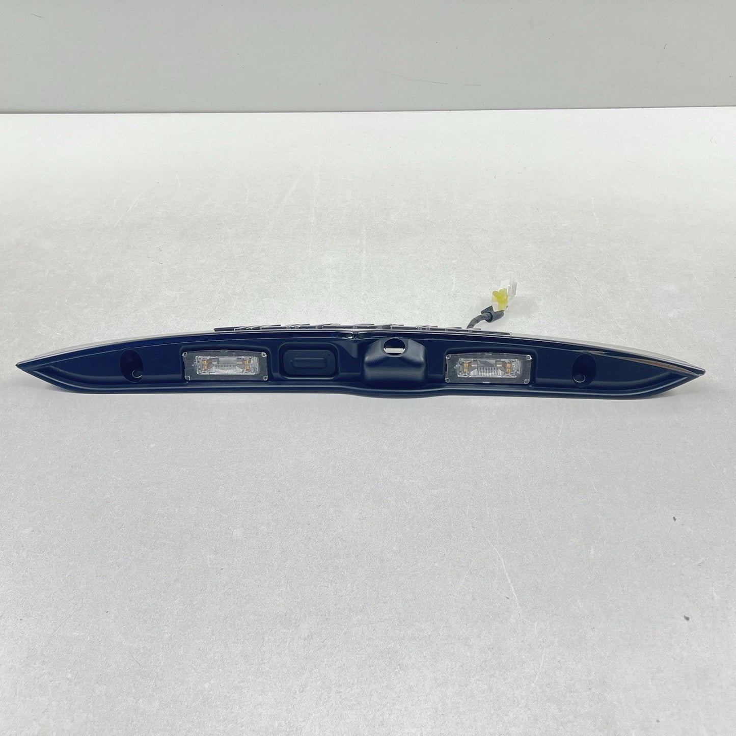 17-24 MASERATI GHIBLI TRUNK GARNISH TRIM LICENSE PLATE LIGHT MOULDING BEZEL OEM