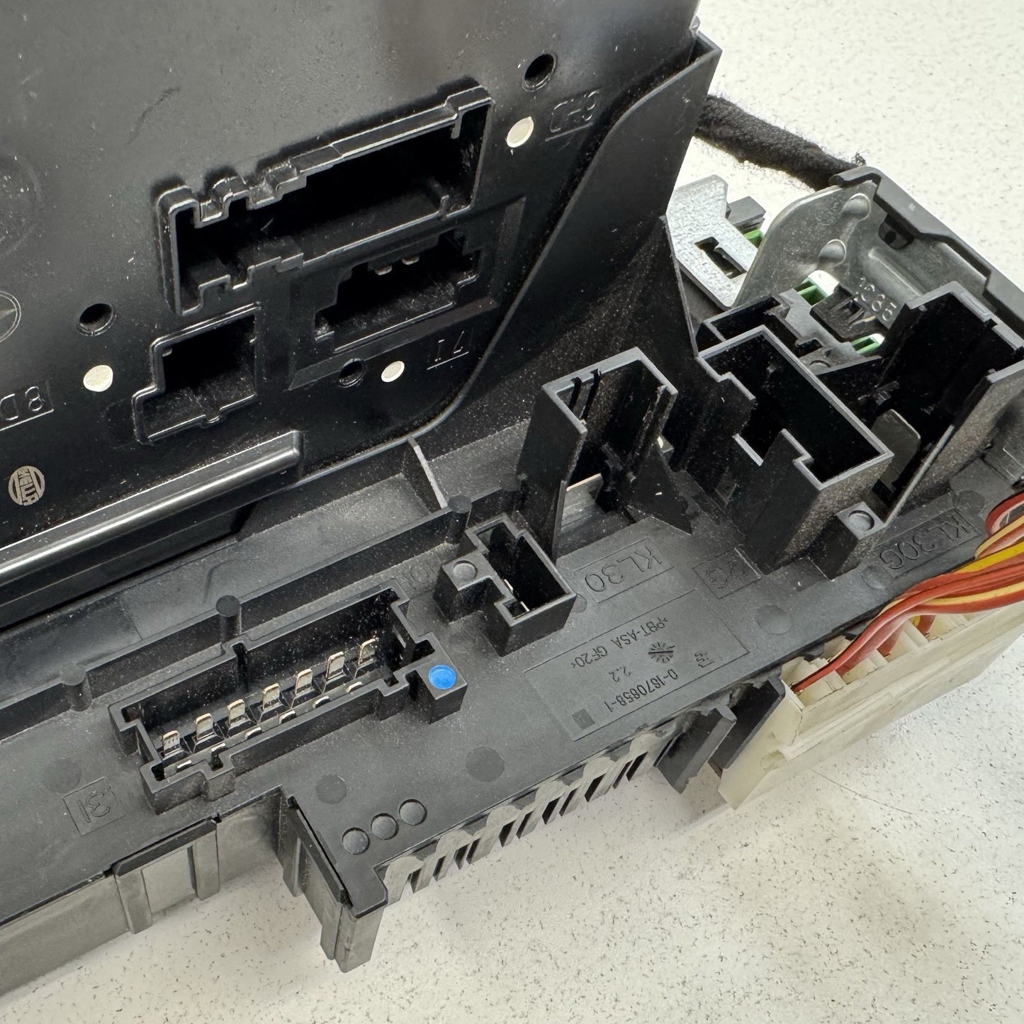 14-16 Mercedes W212 E350 Rear SAM Signal Acquisition Fuse Relay Junction Box OEM
