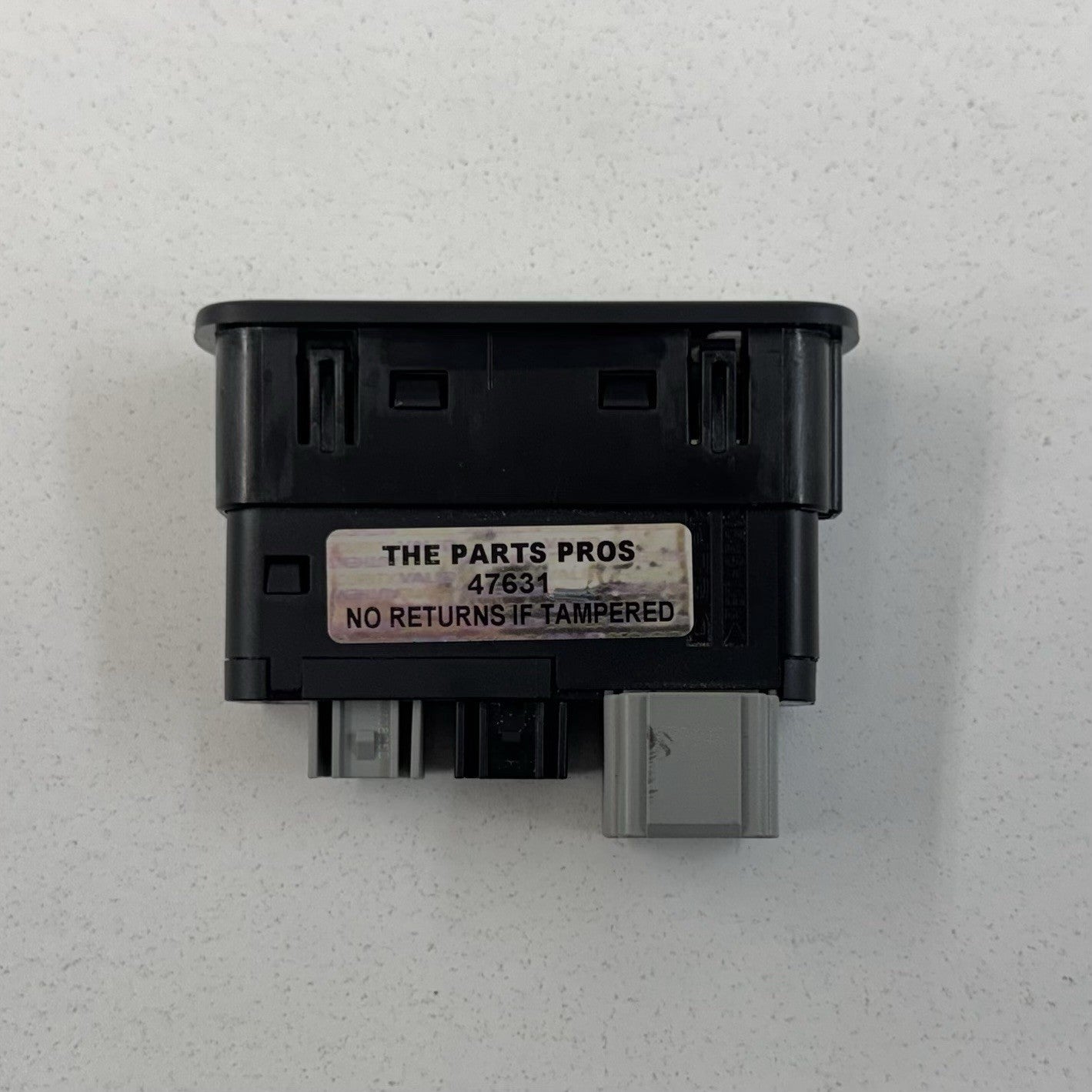 17-24 Maserati Ghibli USB Port Auxiliary Jack SD Card Media Module 670102009 OEM