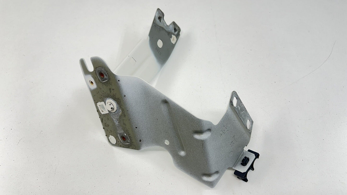 14-23 MASERATI GHIBLI DRIVER LEFT FRONT FENDER BRACKET SUPPORT MOUNT OEM