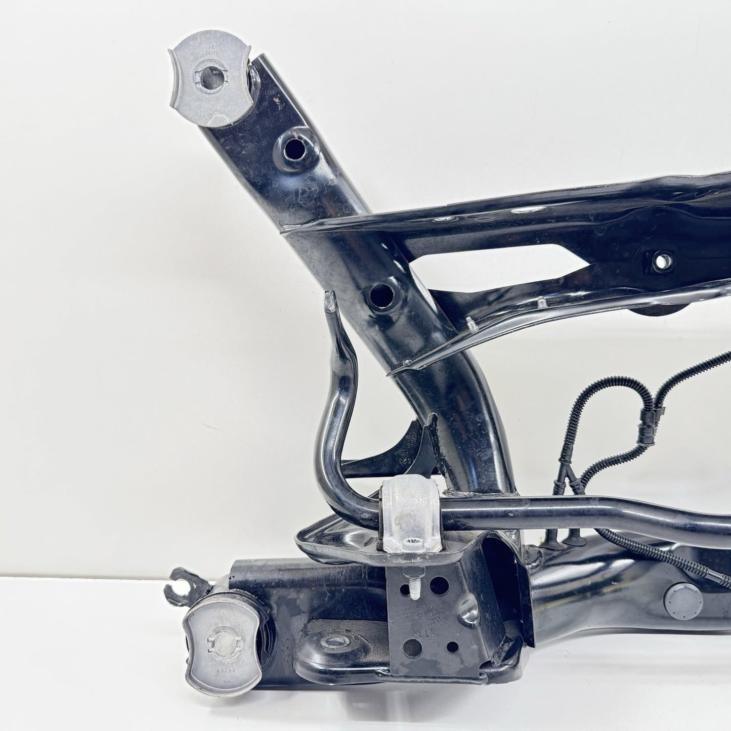 22-25 VOLKSWAGEN GOLF R MK8 REAR SUBFRAME CROSSMEMBER CRADLE WITH SWAY BAR OEM