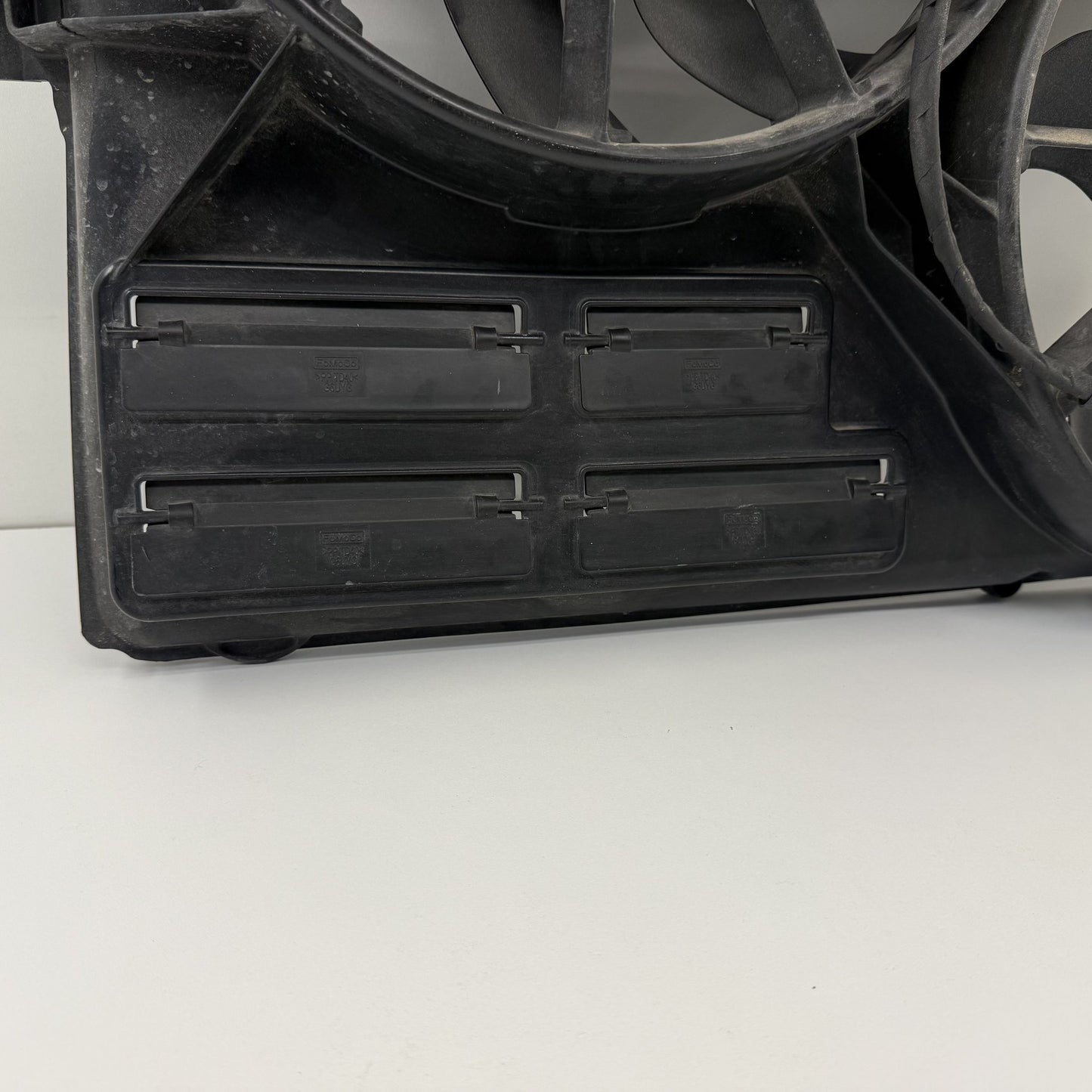 2015-2023 Ford Mustang GT Radiator Dual Cooling Fan Motor Shroud Assembly OEM